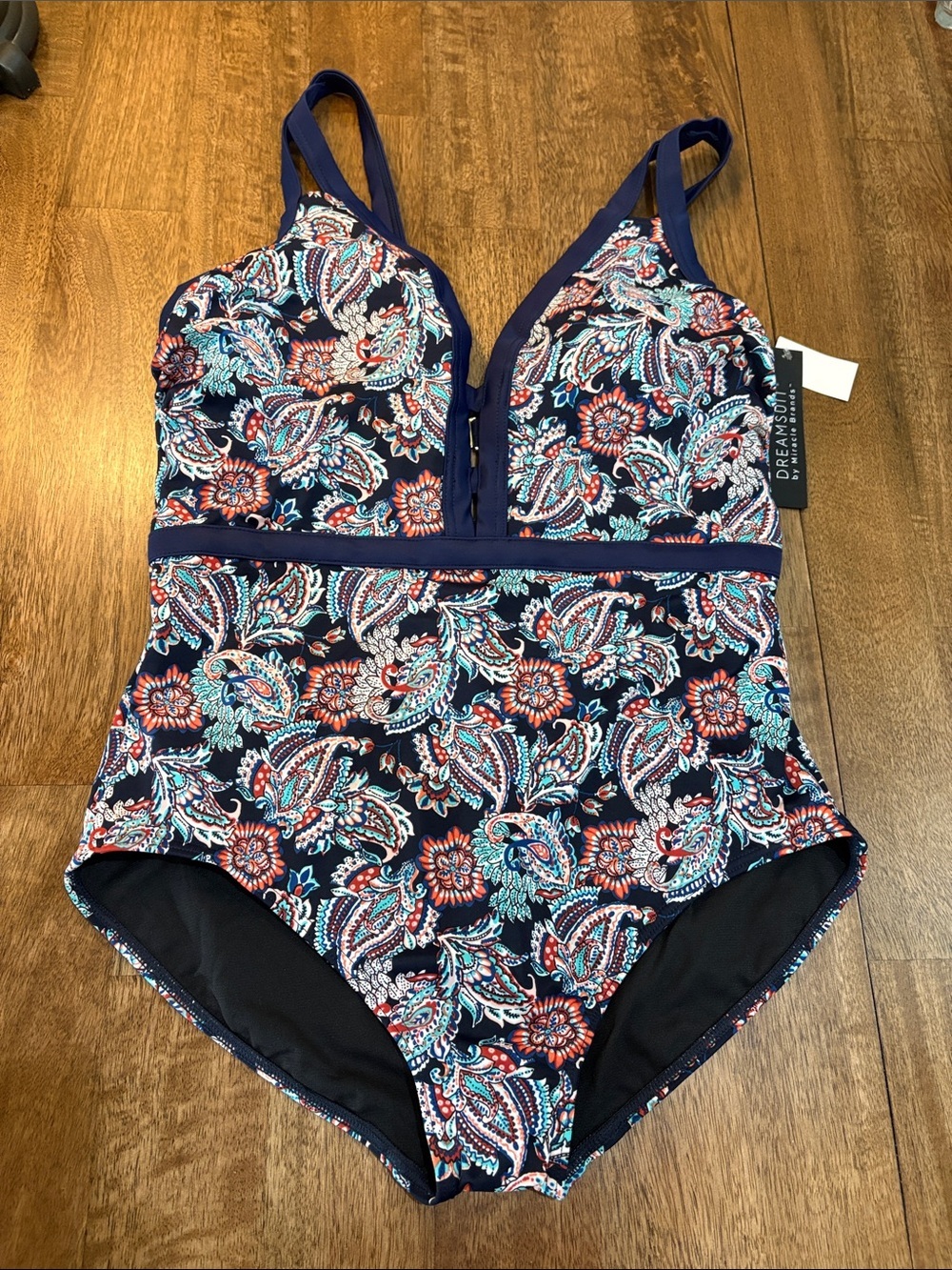 Dreamsuit by miracle brands women’s one piece swimsuit. 16W. NWT